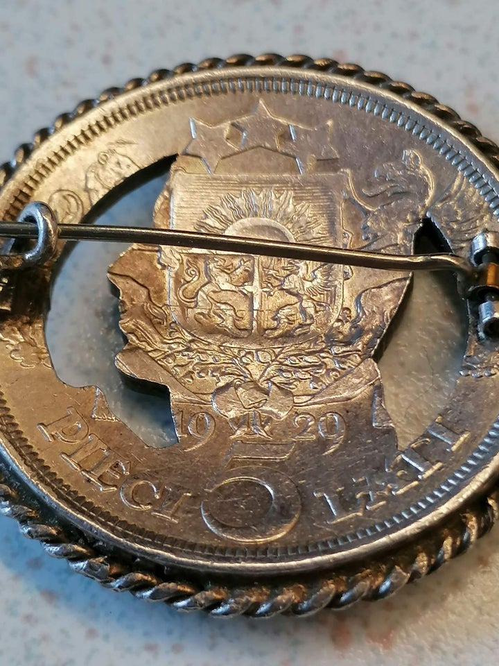 Andet smykke, Sølv broche - mønt, Letland 1929