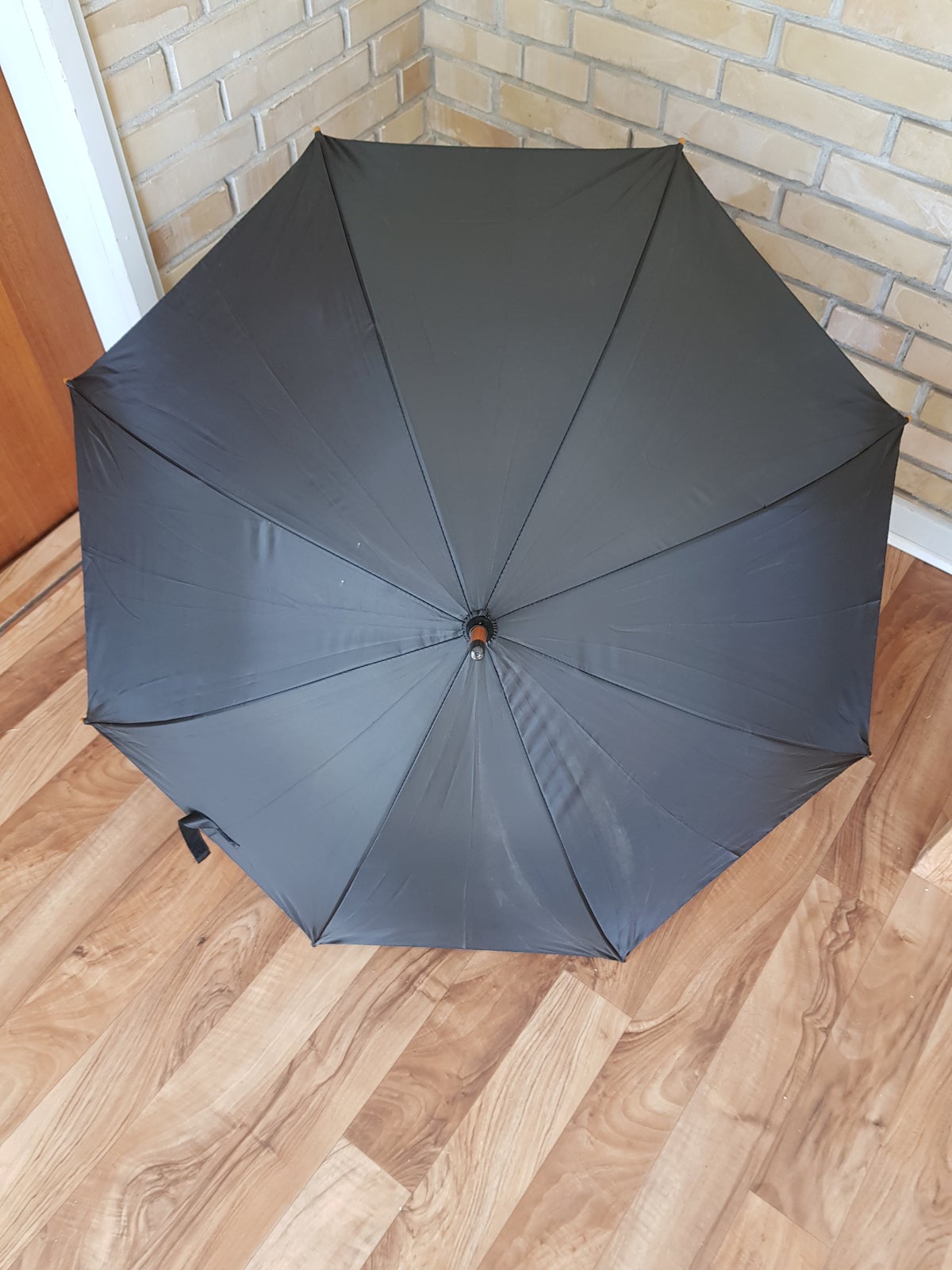 Klassisk sort paraply ny og ubrugt, Ubrugt