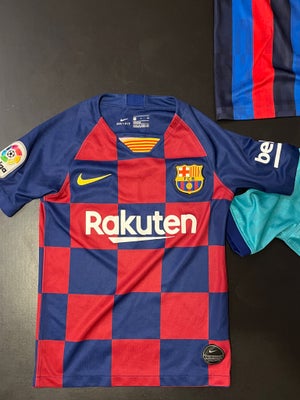 Sportstøj, Fodboldtrøje, Nike, str. 128, Barcelona, børn. Søn vokset fra samlingen. 

100 kr pr stk.