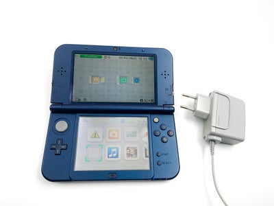 Nintendo 3DS, *NEW* 3DS XL med oplader, *NEW* 3DS XL med oplader og touchpen

Konsollen er i super f