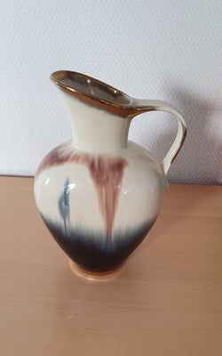 Porcelæn, Vase, West Germany, Gammel tysk vase med hank.
Vasen er 21 cm høj og i fin stand uden skår