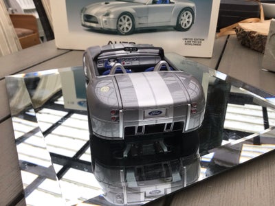 Modelbil, AUTOART FORD SHELBY COBRA, skala 1:18, FORD SHELBY COBRA CONCEPT, fin lille sportsvogn.Er 