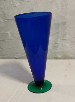 Glas, Vase, Sandra Rich, Flot dyb blå glasvase af Sandra Rich 
Højde 30 cm
Diameter 14 cm
Uden skår
