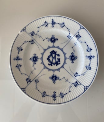 Porcelæn, Tallerken, Royal Copenhagen, Mussemalet, Tallerken fra Royal Copenhagen, Mussemalet. 
Dia.