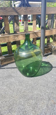 Vase, Grøn glas ballon vase, Flot grøn glas ballon vase.

Højde: 52 cm
bredde 33 cm