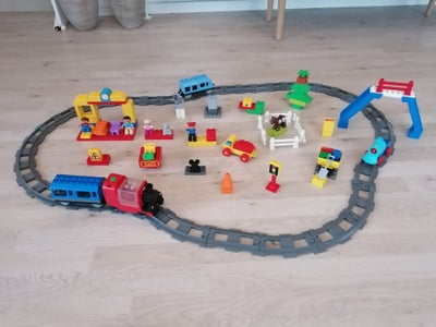 Lego Duplo, Elektrisk togbane med 3 vogne, Bom samt forskellige klodser og figurer

