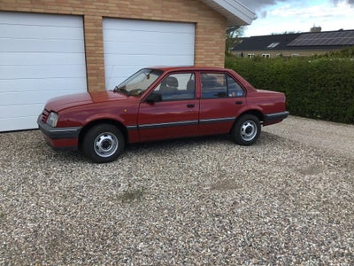 Opel Ascona, 1,8 S, Benzin, 1987, km 61500, rød, træk, nysynet, 4-dørs, Opel Ascona 16S 4 dørs meget