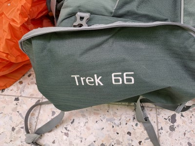 Trek 66, Rigtig godt rygsæk trek 66 med alt tilbehør til udelivet telt køkken grej vandflaske sovepo