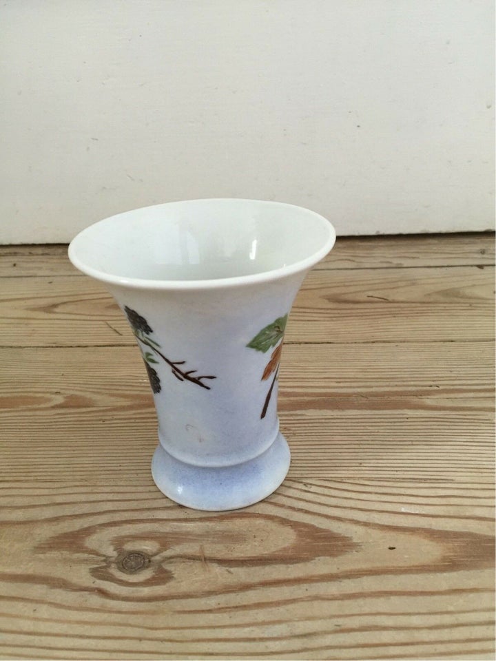 Porcelæn, Vase med brombær