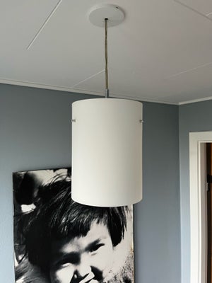 Pendel, Retro fra 60’erne/70’erne, Hvid glaslampe fra 60’erne (måske 70’erne)
Højde 22 cm 
Diameter 