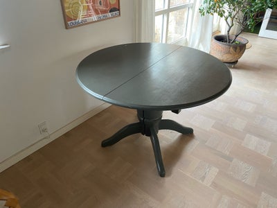 Spisebord, Solidt træ, Rundt bord med diameter på 110 cm. 70 cm højt.
Kan blive flot med ny omgang m