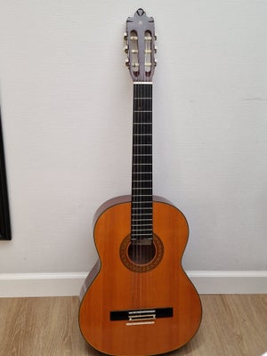 Klassisk, andet mærke Suzuki SC231, Gammel akustisk guitar Suzuki SC231 sælges.Virker som det skal.
