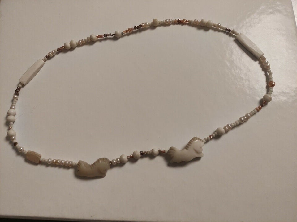 Halskæde, andet materiale, Ben og perler