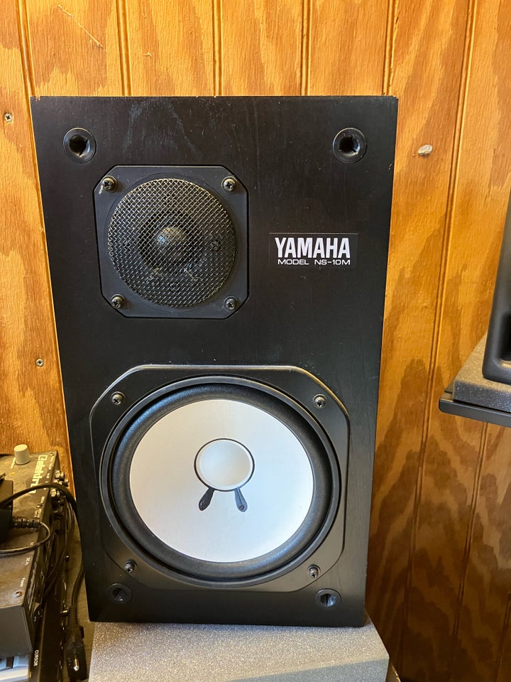 Yamaha NS-10M