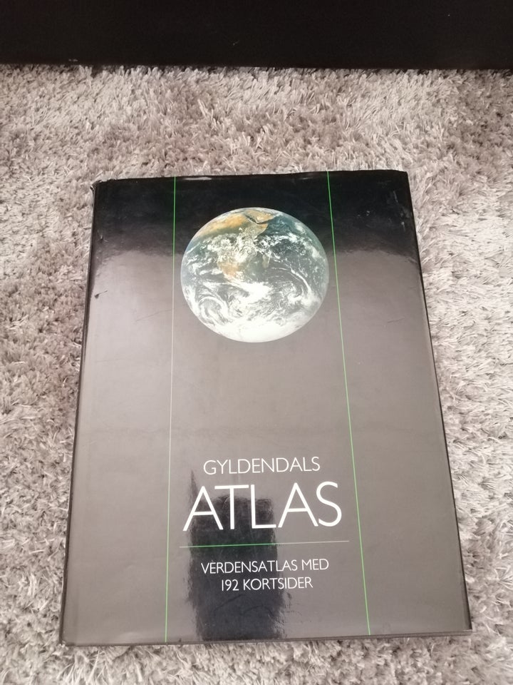 Gyldendals Atlas. Verdensatlas med 192 kortsider,