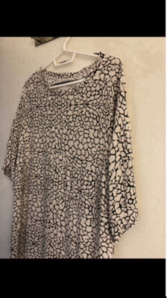 Anden kjole, Stine Goya, str. S