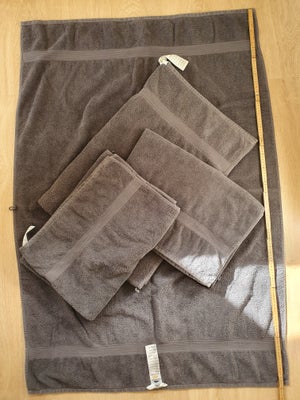 Håndklæde, Kronborg GOLD, 

4 stk. ens grå badehåndklæder / badelagner str. 135 x 90 cm. Blot vasket