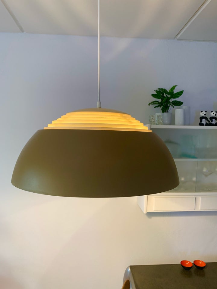 Arne Jacobsen, AJ Royal, loftslampe