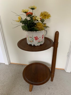 Andet produkt, andet materiale, Fint lille blomsterbord , med 2 teaktræs bakker .
Svævende bakker 60