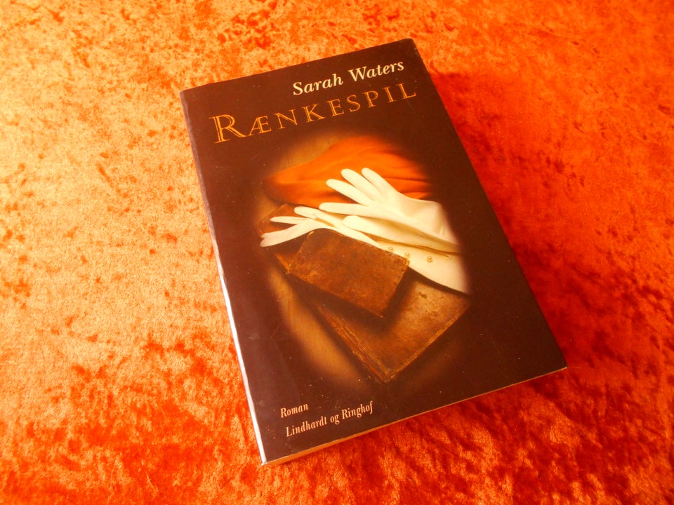 Rænkespil, Sarah Waters, genre: roman