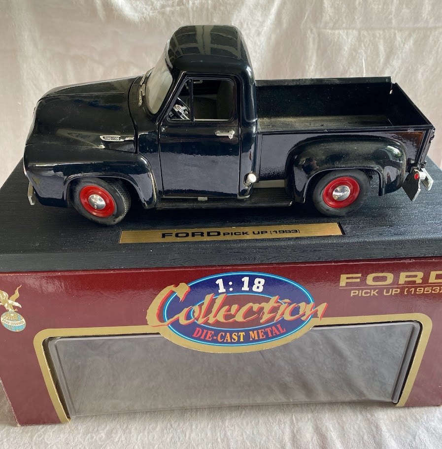 Modelbil, Ford Pick Up. 1953. Road legends, skala 1:18