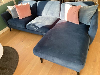 Sofa, velour, 4 pers., Lækker Mørkeblå velour sofa med chaiselong sælges.
4 pers. Fra ikke-ryger hje