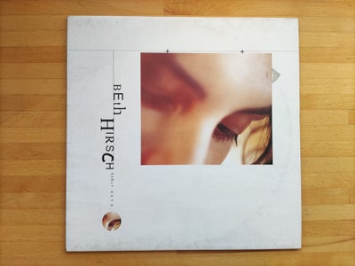 LP, Beth Hirsch, Early Days, LP udgivet i 2000.
Genre: Folk Rock
Stand vinyl: VG+, vinylen er renset
