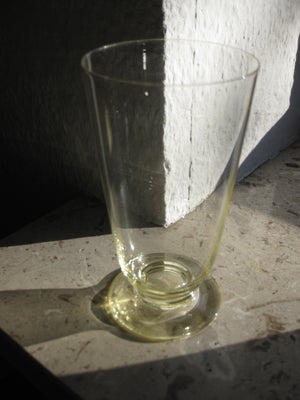 Glas, 4 stk juice, sodavands glas, 

gammelt tyndt glas, svag gult, flot form , h 10,5 cm, dia forov