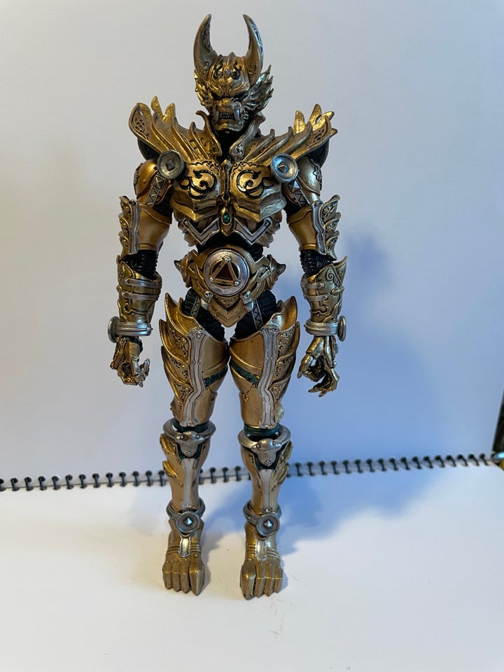 Golden knight og Garo figur, Bandai