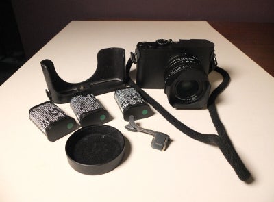 Leica, Q2 Monokrom - Summilux 28mm, Perfekt, Fremragende eksempel på Q2 Monochrom i ny stand.
Inklud