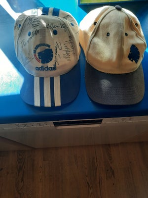 Autografer, FCK Caps, FCK kasketter fra 90'erne. Adidas med autografer fra bla. Henrik Larsen 
Kenne