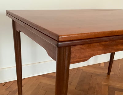 Spisebord, Teaktræ, Spisestuebord i Wegner stil, Arkitekttegnet Spisebord i teak med Hollandsk udtræ