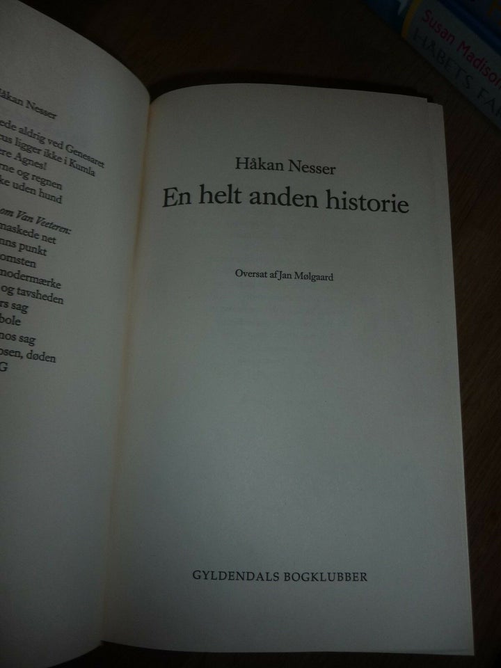 En helt anden historie , Håkan Nesser, genre: roman