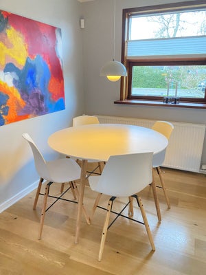 Pendel, Verner Panton, Fremstår som ny.

Spisebord m 4 stole kan medkøbes for 1600,-