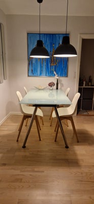 Køkkenstol, Plastik og træ, 4 flotte næsten nye stole sælges pga flytning