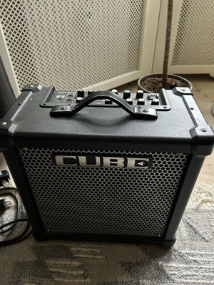 Guitaramplifier, Roland Cube 40GX, 40 W, Powerful amp in mint condition!
Barely used.