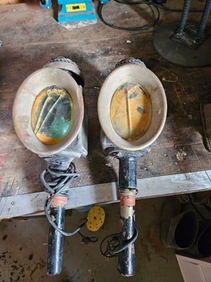 Hestevogne lamper , Kobber /metal, 100 år gl., 2 gamle hestevogne lamper, dog lavet om til el, nogle