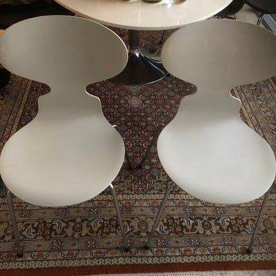 Arne Jacobsen, Myren, Stol, Myren
3101

Nye sko.

Fast ryg og ingen rust på stel.
Flot patina

Prise