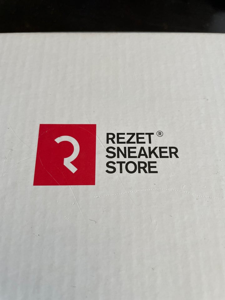 Andet, Rezet Sneaker Store, str. dba.dk - Køb og Salg af Nyt og Brugt