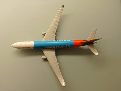 Modelfly, Dragon Models A330-300 fly , skala 1:400, Fint modelfly sælges i Metal. 
B-6100 Expo 2010 