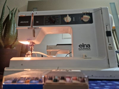 Symaskine, Elna Carina Electronic 65, Elna Carina er en suveræn maskine. 
Byggekvaliteten er fremrag
