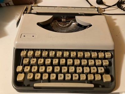 Skrivemaskine, Skrivemaskine, Gammel skrivemaskine. Kom med et bud. Skal afhentes nær Holstebro 