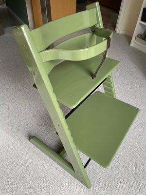 Højstol, Tripp Trapp fra Stokke, Tripp Trapp højstol fra Stokke malet i støvet grøn med bøjle og læd