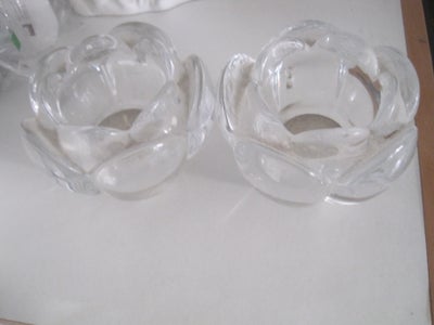 Glas, lysestager, Holmegård, 2 stk fine lysestager
måler 8 høj x 10 cm diameter
prisen er for begge 
