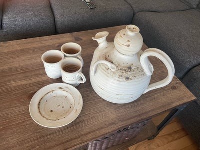 Keramik, Thekande og krus, The kande, askebæger og 3 krus. 
Keramik fra Pottestuen i Frederikshavn. 