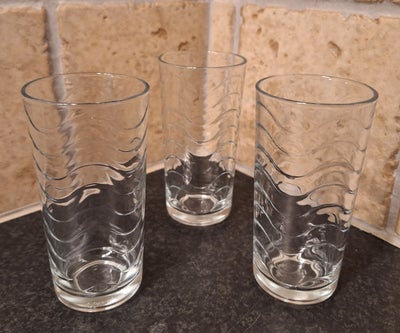 Glas, Vand glas, Vivalto, Disse 3 vand glas er 13 cm høje og er 6.5 cm i diameter 
Sælges samlet for