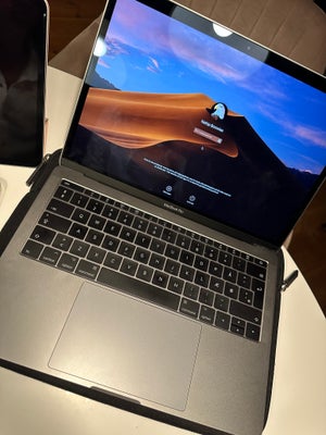 MacBook Pro, 13-inch,2017 two thounderbolt 3 sport, 2,3 Intel core i5 GHz, 8 GB harddisk, Perfekt, S