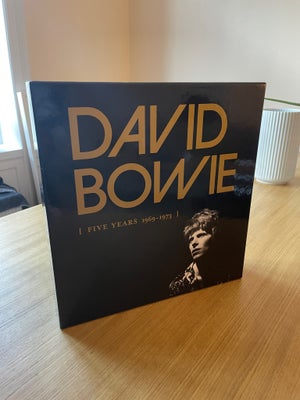 LP, David Bowie, Five years.

Legendarisk boxset i perfekt stand. 

Media: Mint (har kun afspillet f
