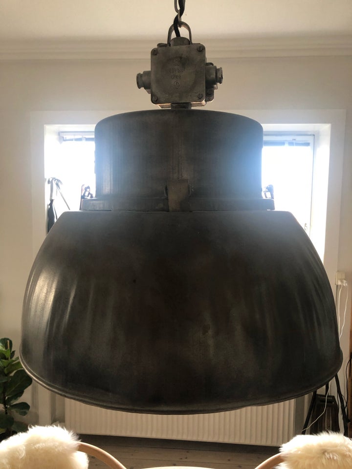 Anden loftslampe, Polsk fabrikslampe