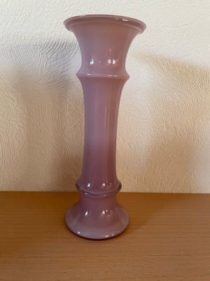 Vase, Vase , Holmegaard  MB, Holmegaard lille slank MB vase i sjælden lyng Rosa farve - opalineglas.